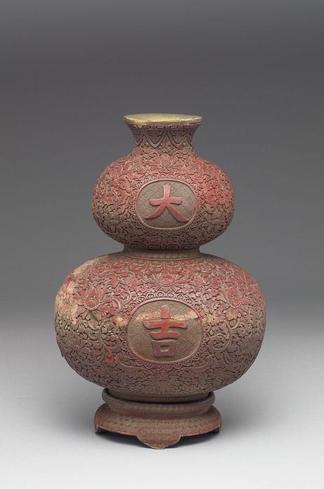 雕漆大吉葫芦瓶