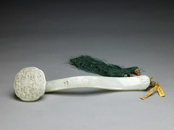 青玉雕云龙如意