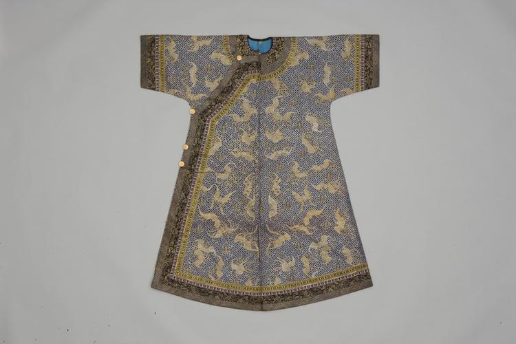 蓝色缂金银斜万字地蝠寿纹棉衬衣