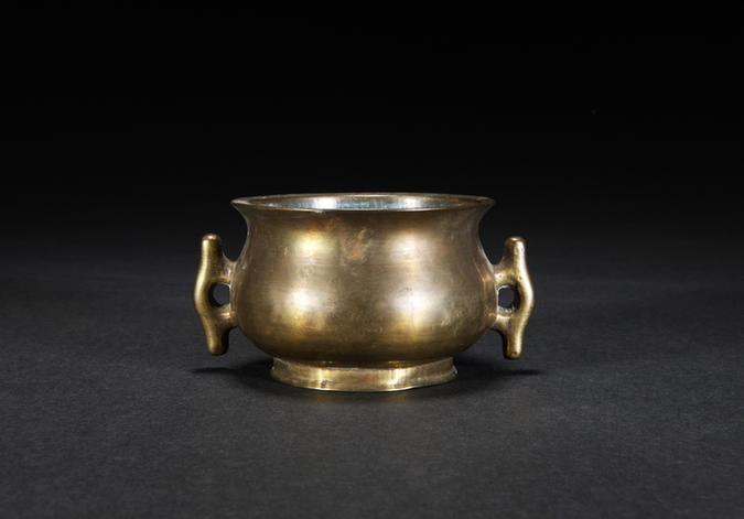 宣德款铜鱼耳圈足炉