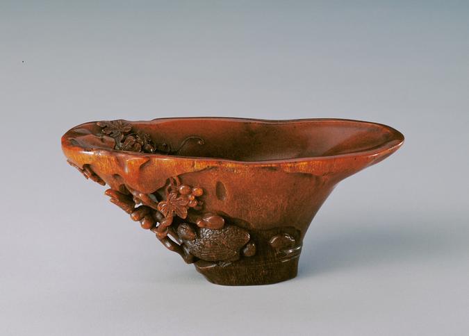 尤侃款犀角雕葡萄禽鸟纹杯