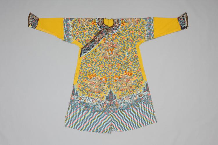 明黄色缂丝彩云金龙纹男龙袍拆片