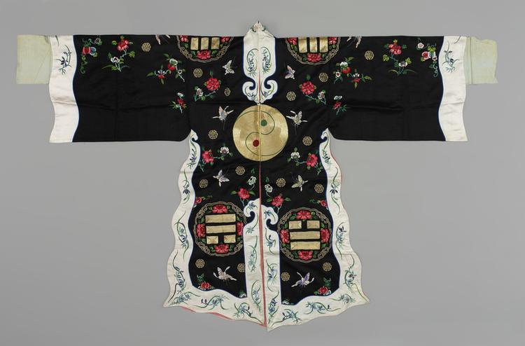 青色缎绣折枝花金团寿字纹八卦帔