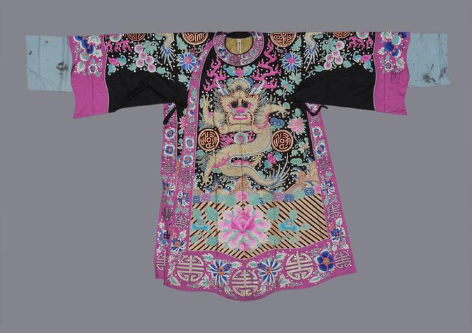 青色缎绣花果金龙纹钉广片镶雪青色缎边男蟒