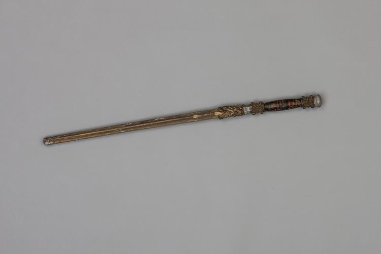 木黑漆彩画云蝠纹柄涂金粉锏