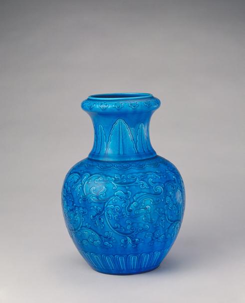 孔雀绿釉凸花纹尊