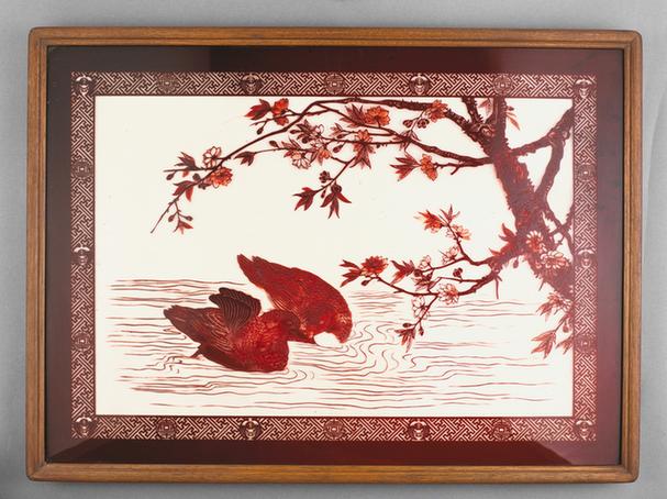 蓝色玻璃刻玉兰鹦鹉图挂屏