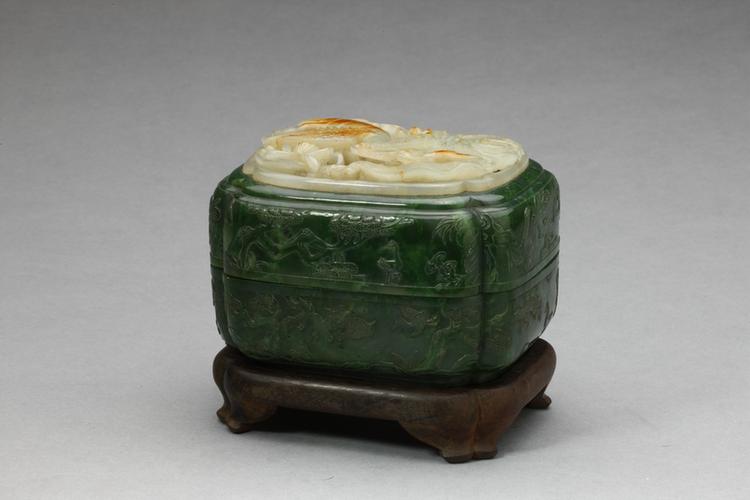 碧玉嵌白玉透雕莲鹤四方纹委角盒