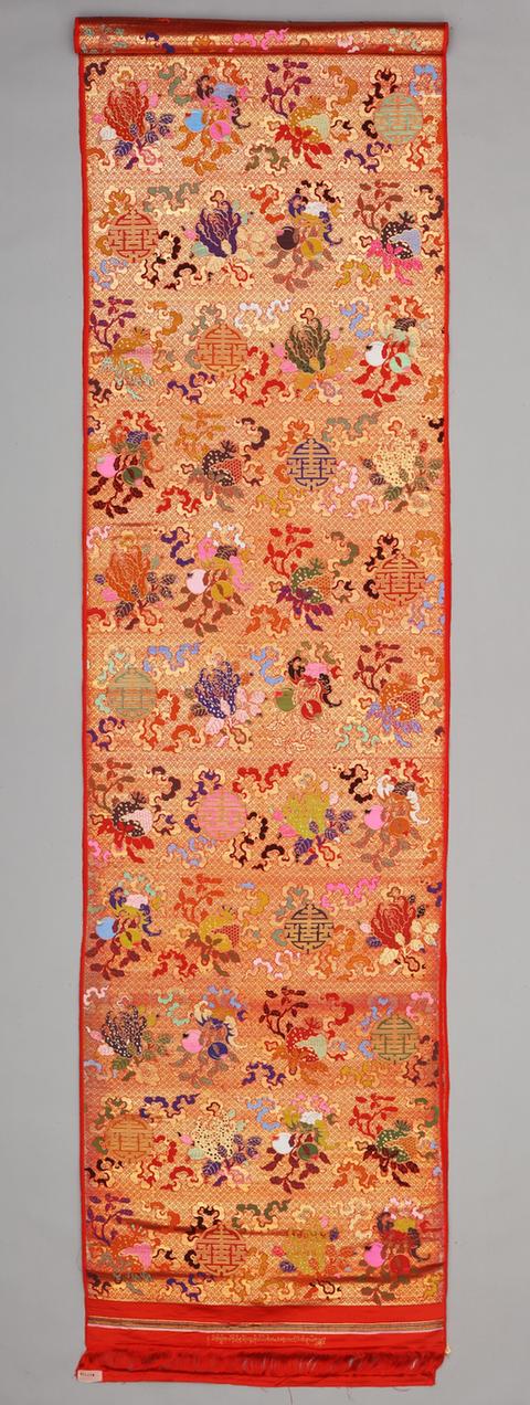 大红色古钱三多寿字纹妆花缎