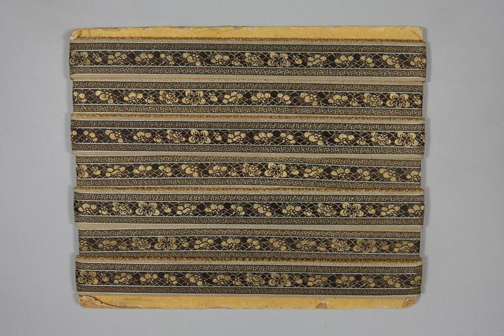 元青色缎地织金冰梅纹绦