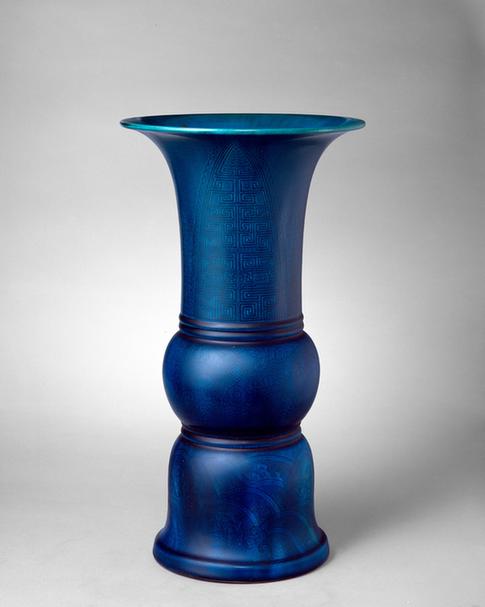 孔雀绿釉暗划蕉叶饕餮纹尊