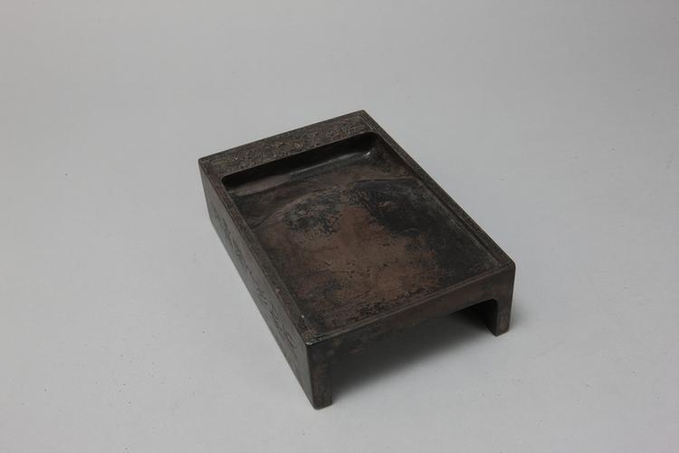 端石雕夔凤抄手砚