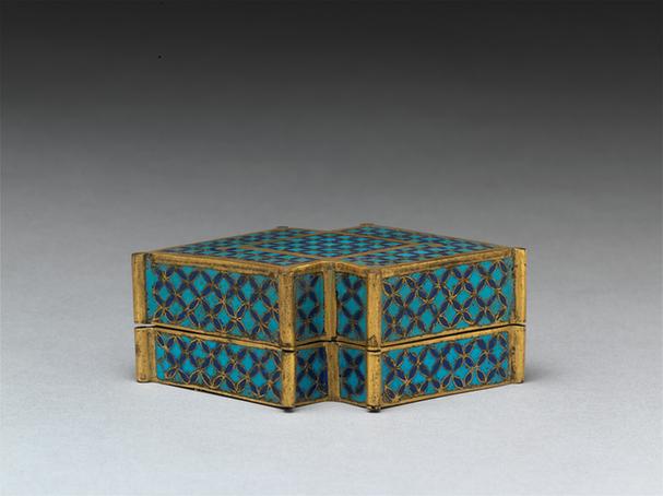 掐丝珐琅古钱锦纹方胜式盒