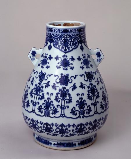 青花八吉祥缠枝莲纹双耳壶