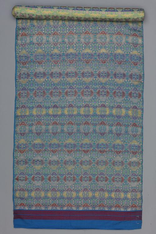 品月色地天华织金锦