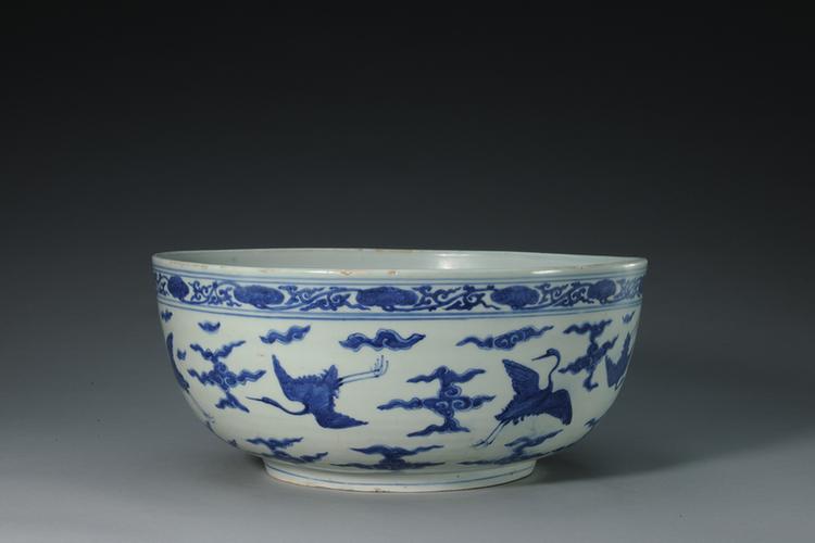 嘉靖款青花云鹤纹碗