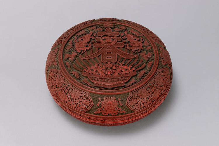 剔红寿春图圆盒