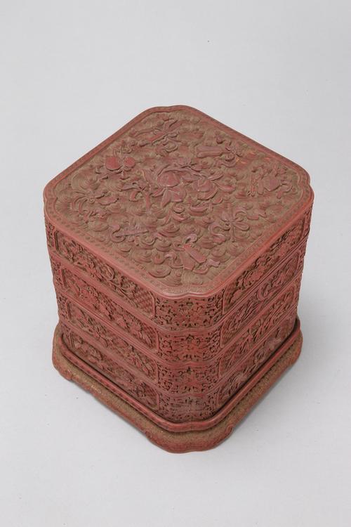 剔红开光四季花卉纹方形委角三屉盒