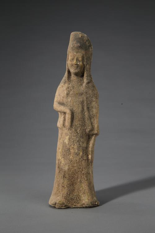 陶黄银釉女立俑