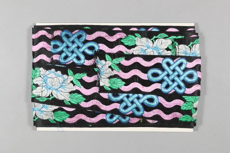 元青色缎地淡彩水浪盘肠牡丹纹绦