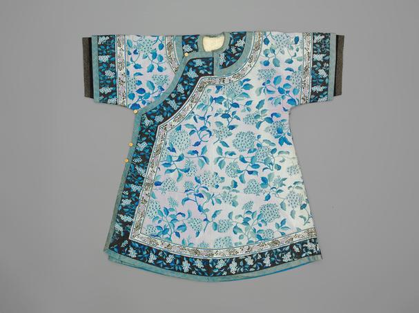 雪灰色缂丝三蓝绣球梅纹上羊下灰鼠皮衬衣