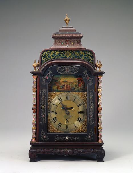 木楼嵌银丝瓷柱三套日历乐钟