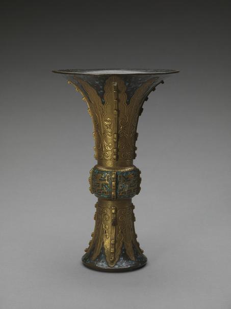 古铜彩蕉叶纹出戟花觚