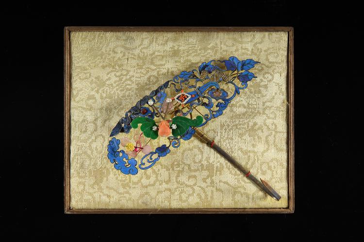 点翠镶料珠福桃如意纹头花