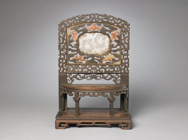 紫檀透雕云蝠纹嵌玉笔屏