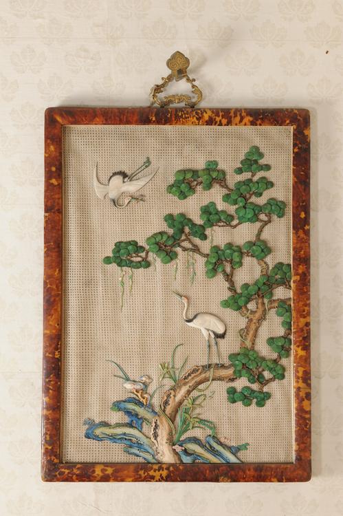 玳瑁边嵌牙松鹤柏鹿图挂屏