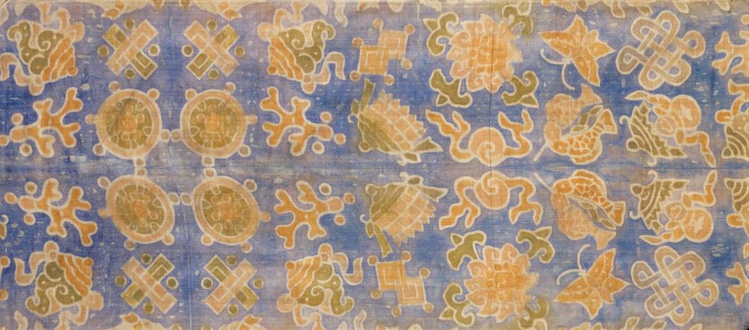 月白色地八宝纹夹缬绸