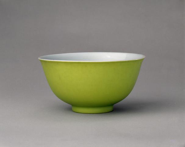 雍正款黄绿釉碗