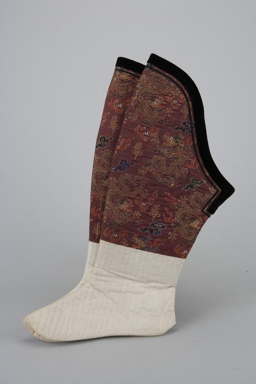 绛色彩云金龙纹缎高腰棉袜