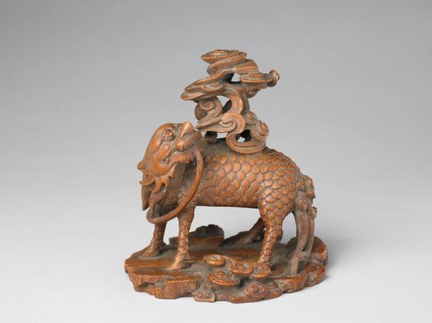 竹根雕麒麟负书