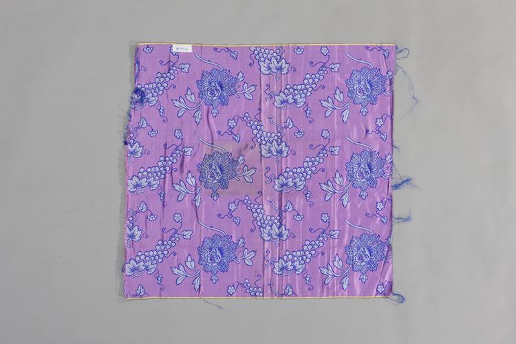 雪青色牡丹葡萄纹花缎