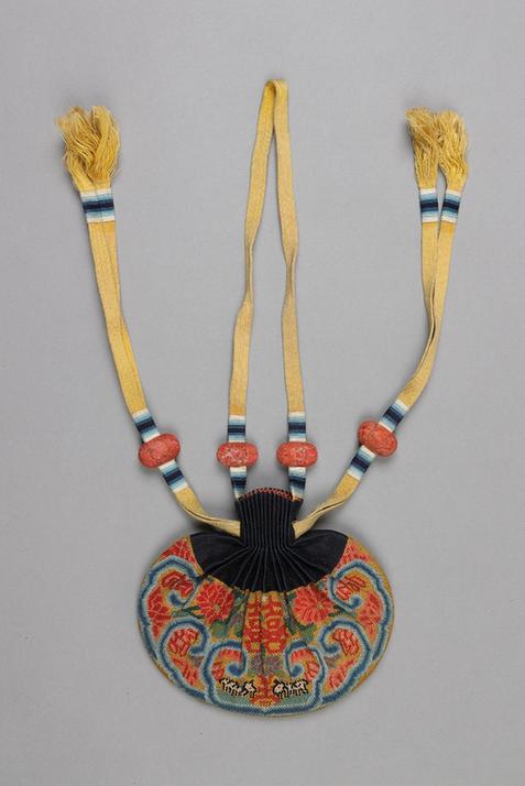 石青色缎口满纳菊花双喜小羊纹腰圆荷包