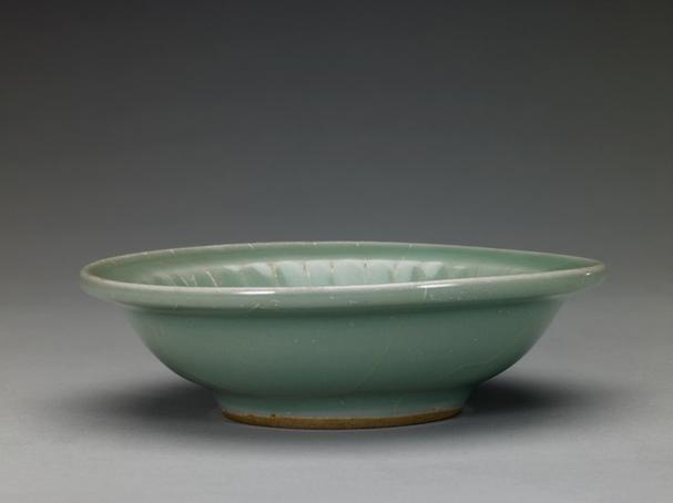 龙泉窑青釉菊瓣洗