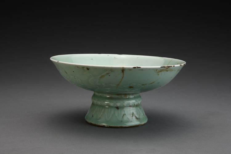 雍正款冬青釉高足碗