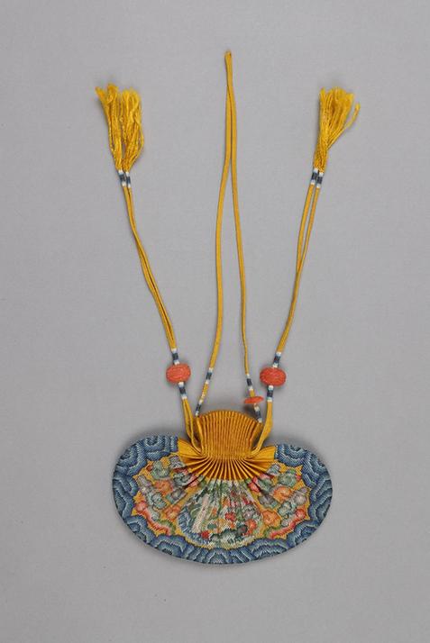 黄色缎口满纳地景纹腰圆荷包