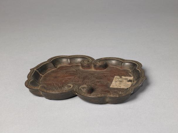 紫檀雕灵芝式盘