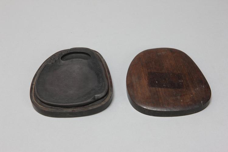 端石雕云纹随形砚