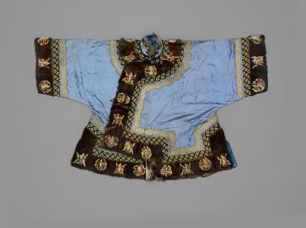 灰色三多纹暗花缎镶貂皮边琵琶襟夹马褂