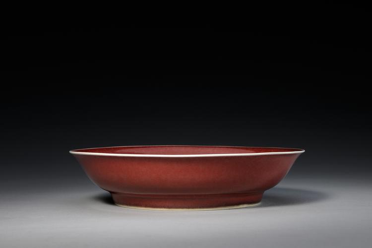 宣德款鲜红釉盘