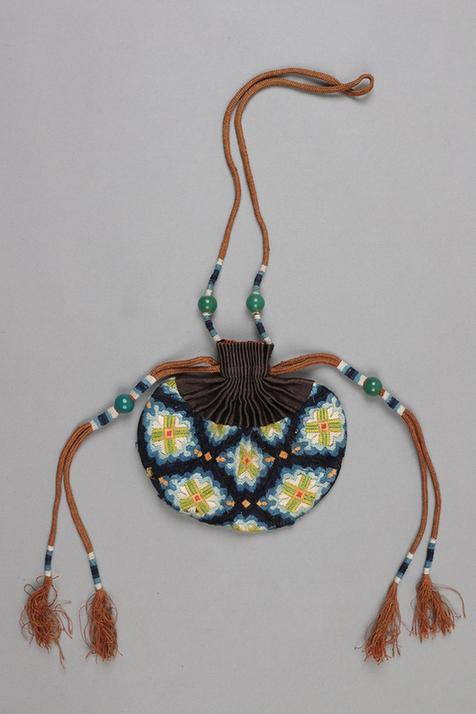 古铜色缎口铺绒斜格纹椭圆荷包