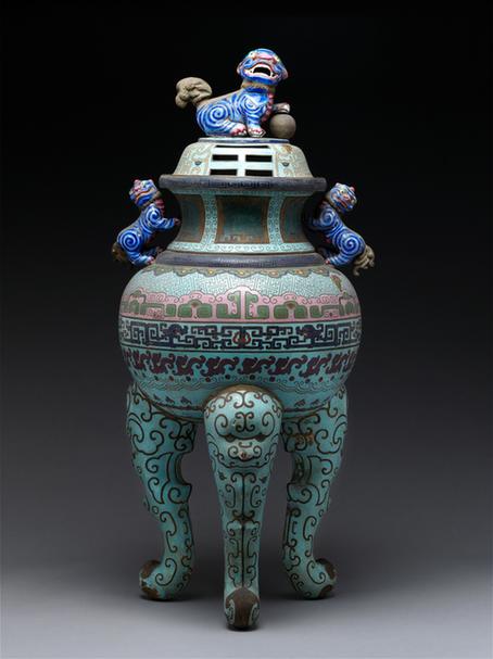 掐丝珐琅夔纹鼎式三足盖炉