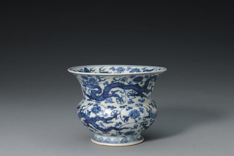 正德款青花穿花龙纹渣斗