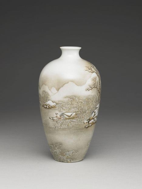 洋彩冬景山水梅瓶