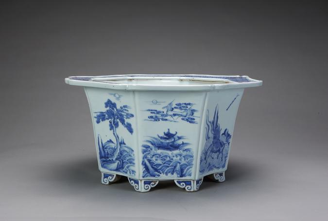 康熙款青花八仙图八方花盆