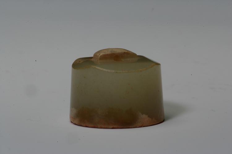 鹿纹鼻钮青玉印