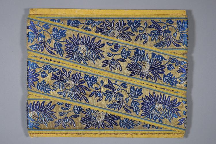 金地三蓝九花纹绦